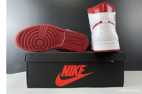 555088-103 555088-103 AIR (2017) Retro Red Jordan 1 Metallic 0218